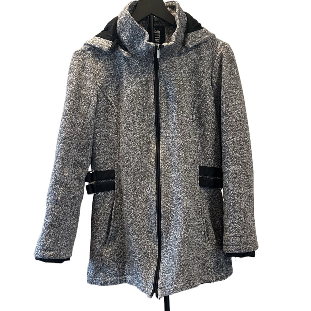 INTL D.e.t.a.i.l.s Pea Coat Size Large – Gray with Black Details, Hooded